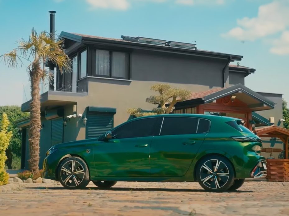 Peugeot 308 & Tuğba Şenoğlu